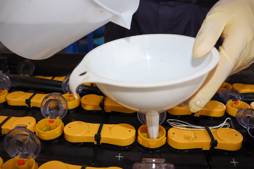 電瓶加水過多怎么補救？如何正確加水？